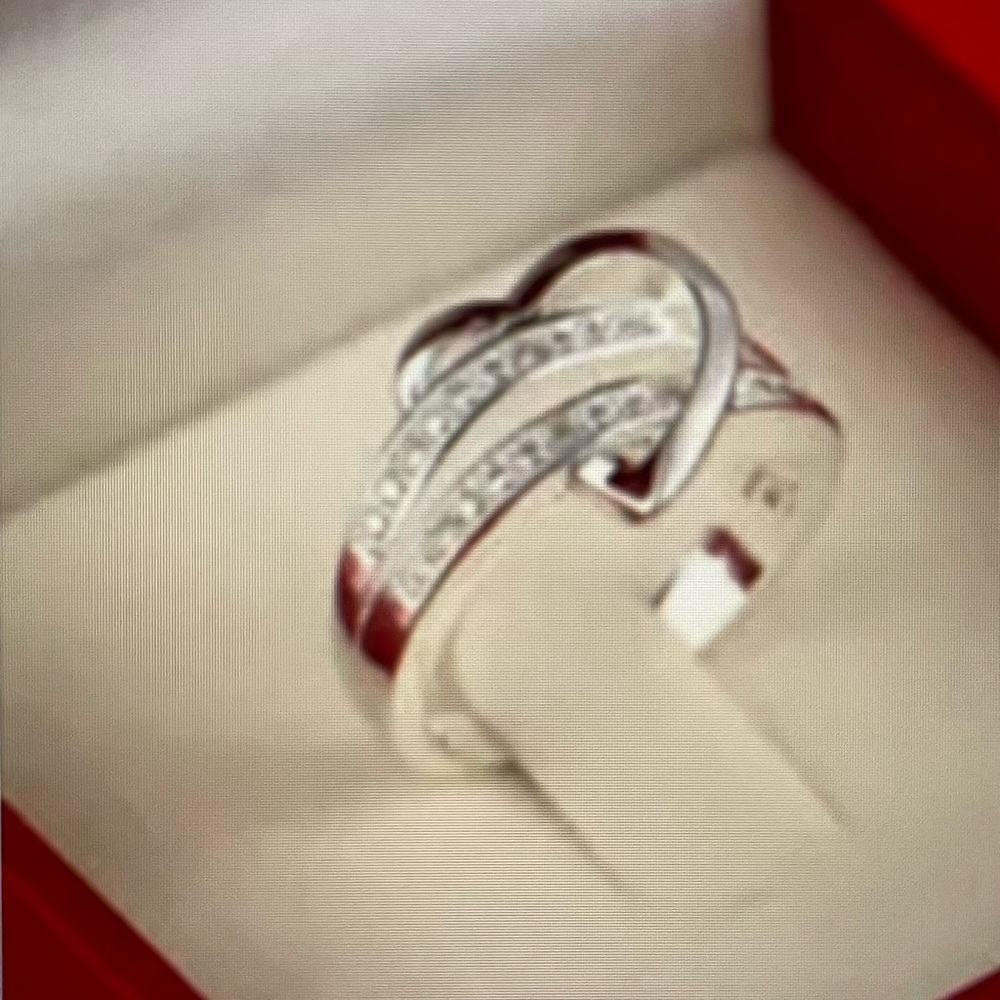 Womens Silver Rhinestone Heart Ring w/Black Velvet Pouch Sizes 4 & 8!